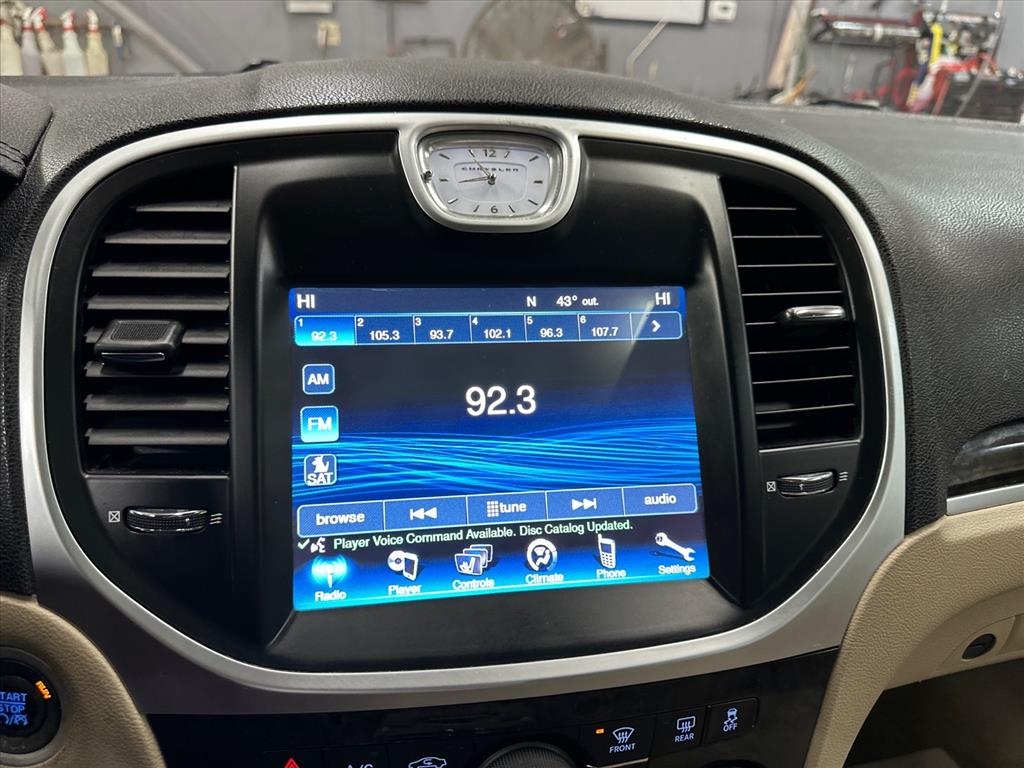 Chrysler 300 4dr Sdn AWD 2013