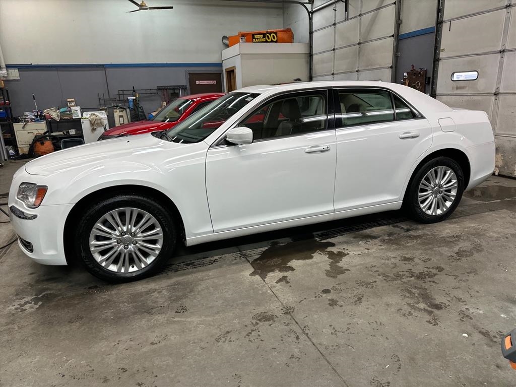 Chrysler 300 4dr Sdn AWD 2013