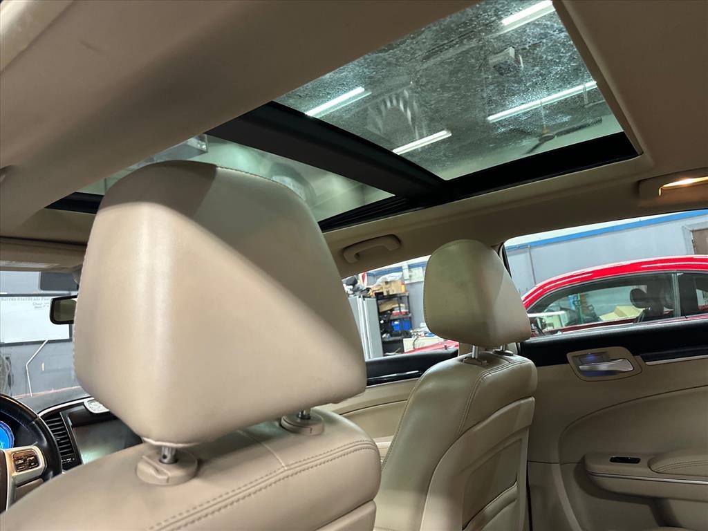 Chrysler 300 4dr Sdn AWD 2013