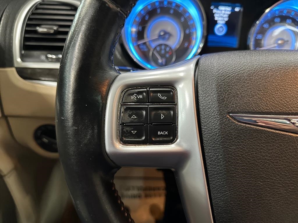 Chrysler 300 4dr Sdn AWD 2013