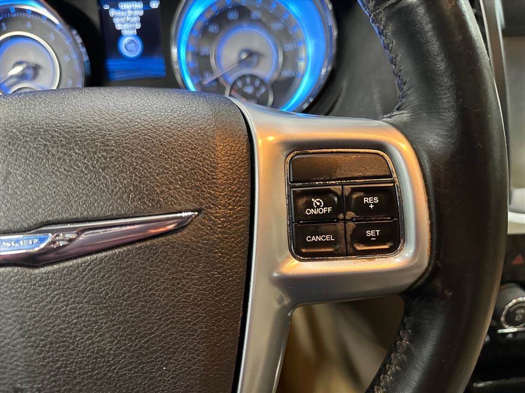 Chrysler 300 4dr Sdn AWD 2013