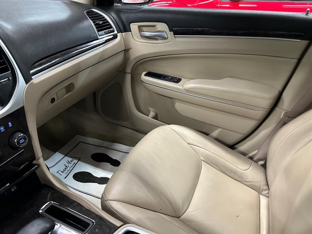 Chrysler 300 4dr Sdn AWD 2013