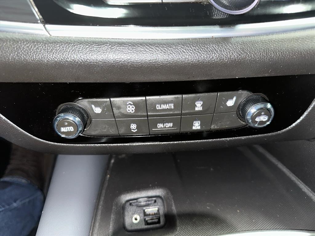 Buick Enclave AWD 4dr Essence 2021