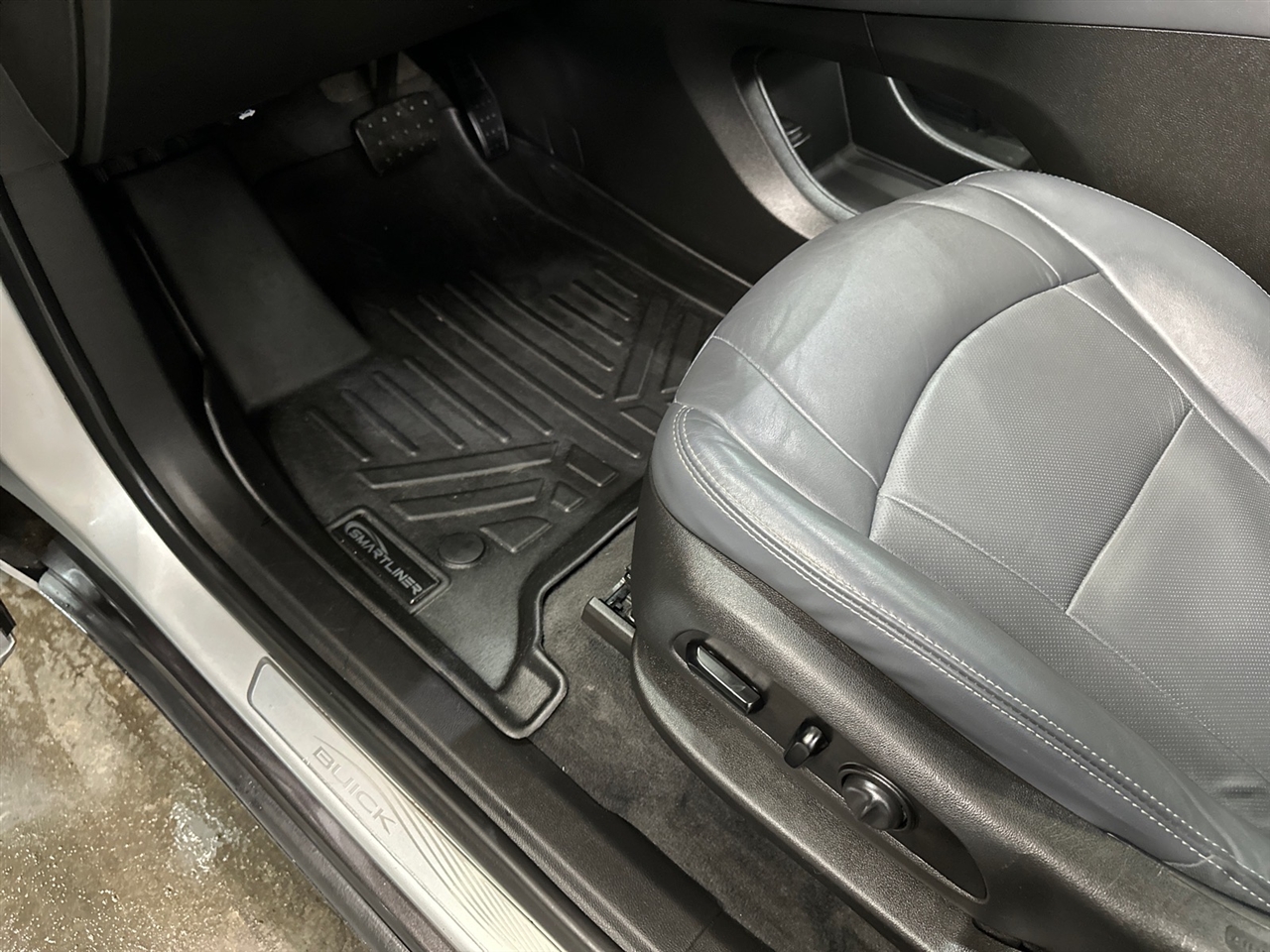 Buick Enclave AWD 4dr Essence 2021