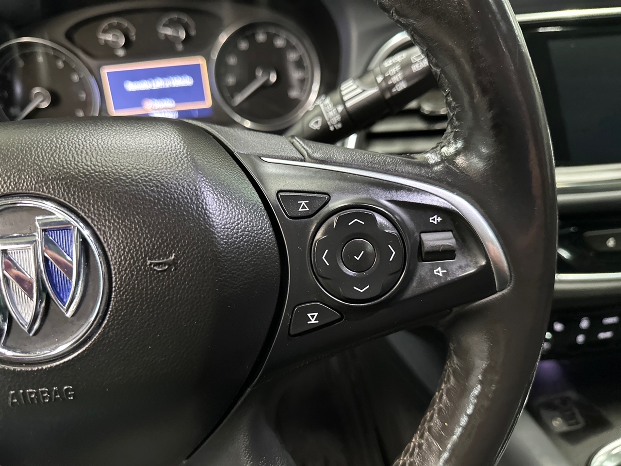 Buick Enclave AWD 4dr Essence 2021