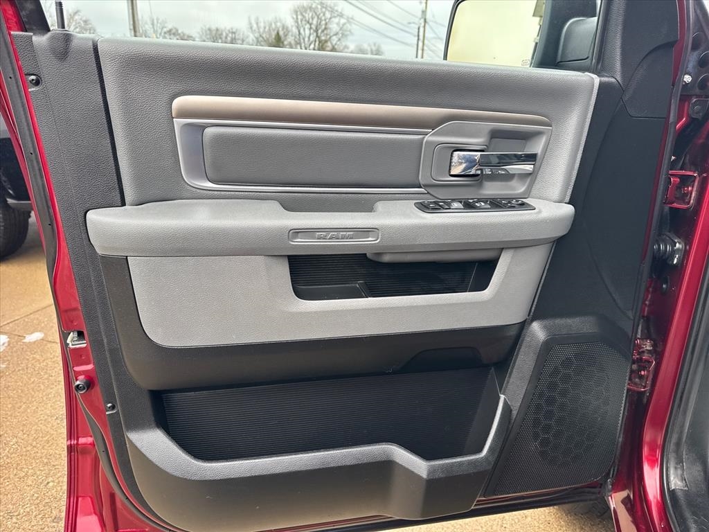 RAM 1500 Big Horn 4x4 Crew Cab 5'7" Box 2018