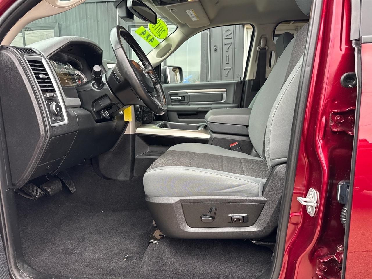 RAM 1500 Big Horn 4x4 Crew Cab 5'7" Box 2018