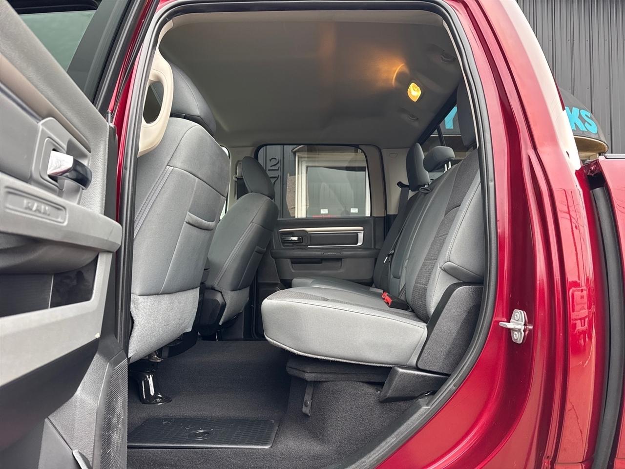 RAM 1500 Big Horn 4x4 Crew Cab 5'7" Box 2018