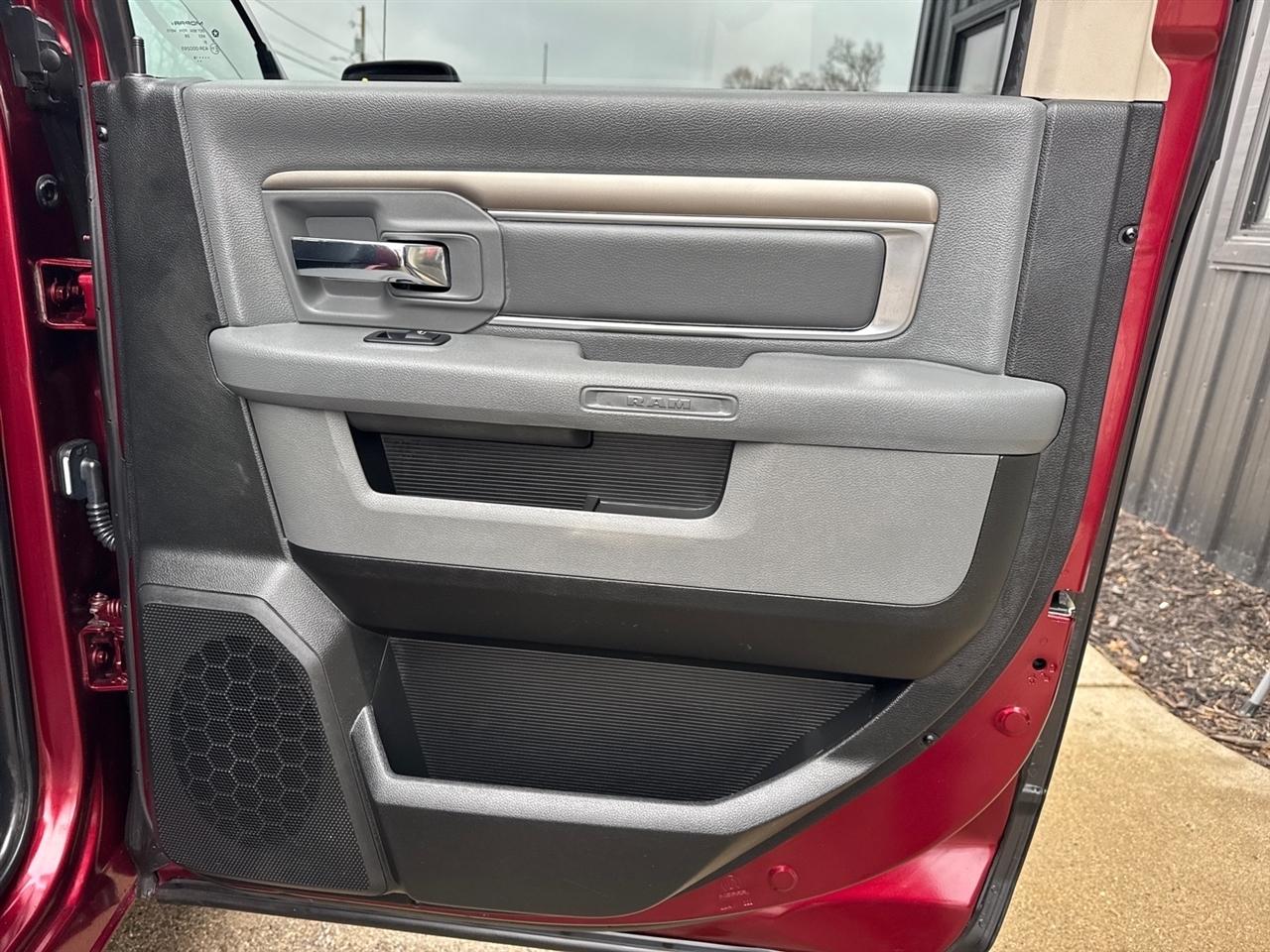 RAM 1500 Big Horn 4x4 Crew Cab 5'7" Box 2018