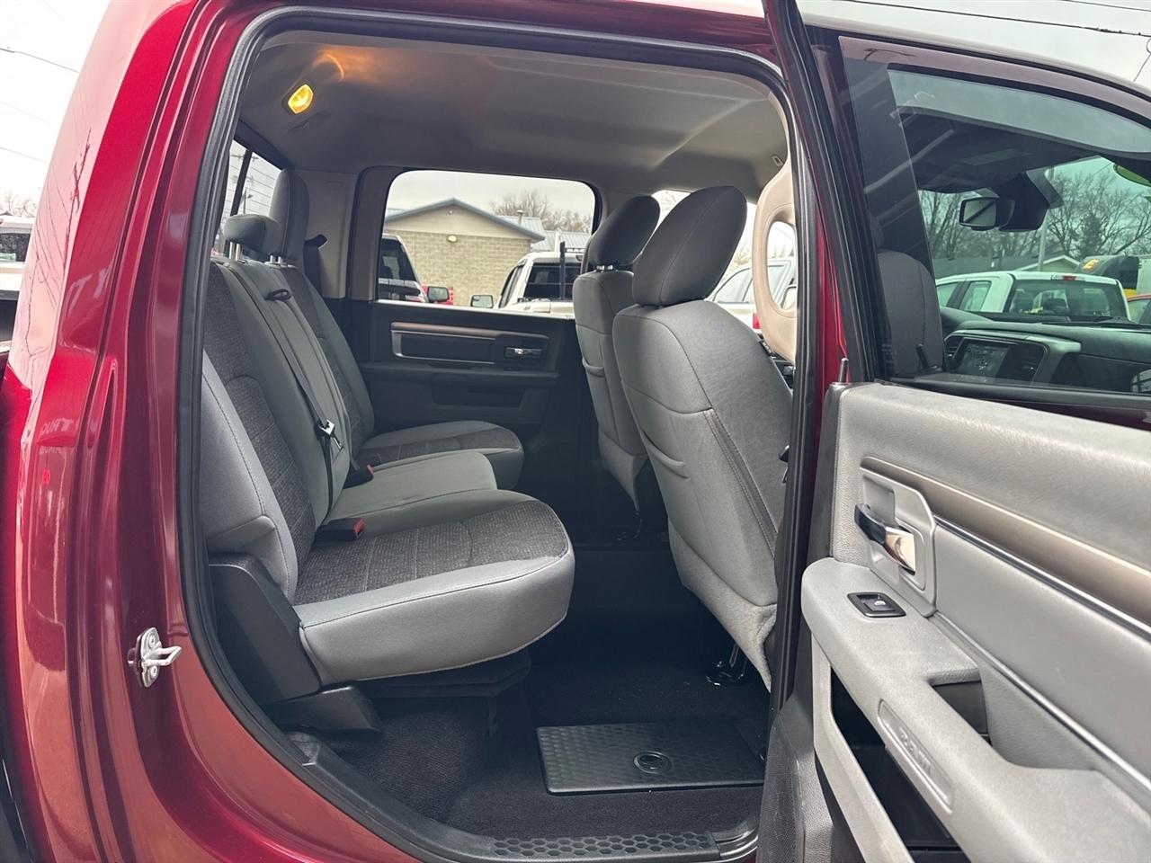 RAM 1500 Big Horn 4x4 Crew Cab 5'7" Box 2018