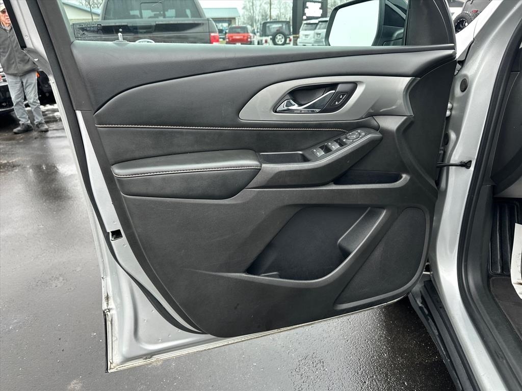 Chevrolet Traverse FWD 4dr LS w/1LS 2021