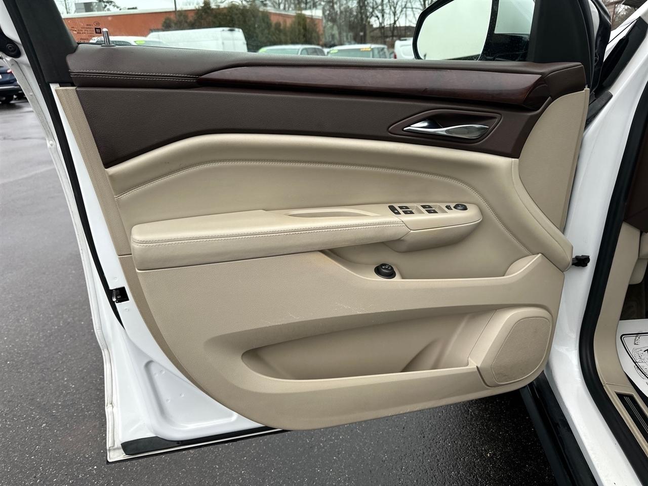 Cadillac SRX FWD 4dr Luxury Collection 2011