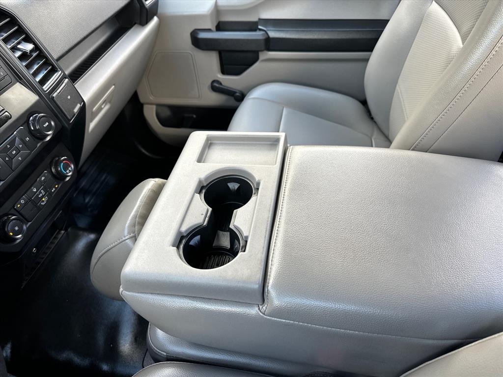 Ford F-150 2WD Reg Cab 141" XLT 2015