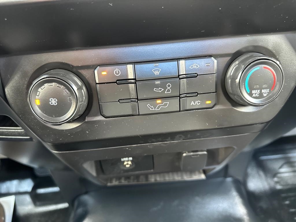 Ford F-150 2WD Reg Cab 141" XLT 2015