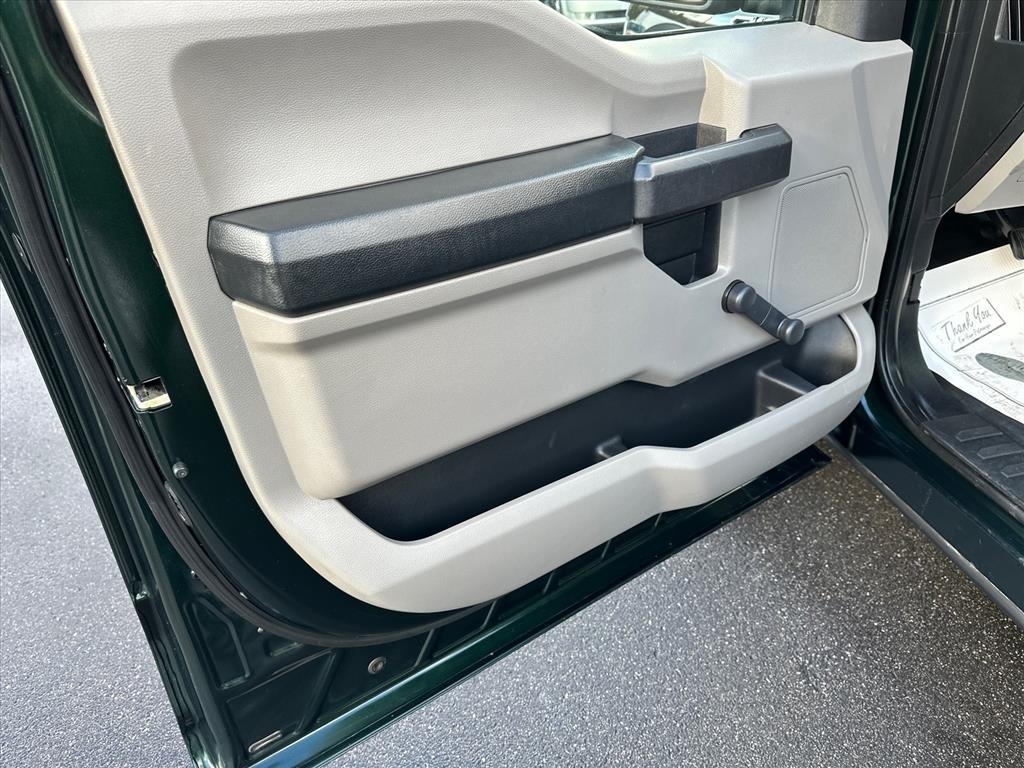 Ford F-150 2WD Reg Cab 141" XLT 2015