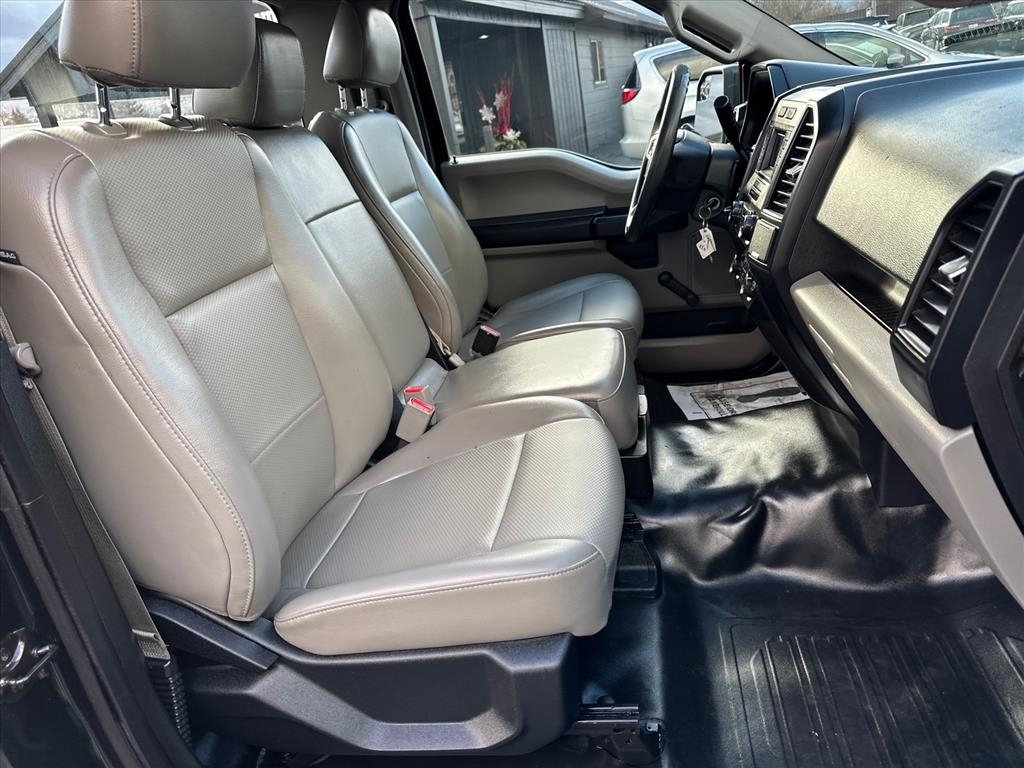 Ford F-150 2WD Reg Cab 141" XLT 2015