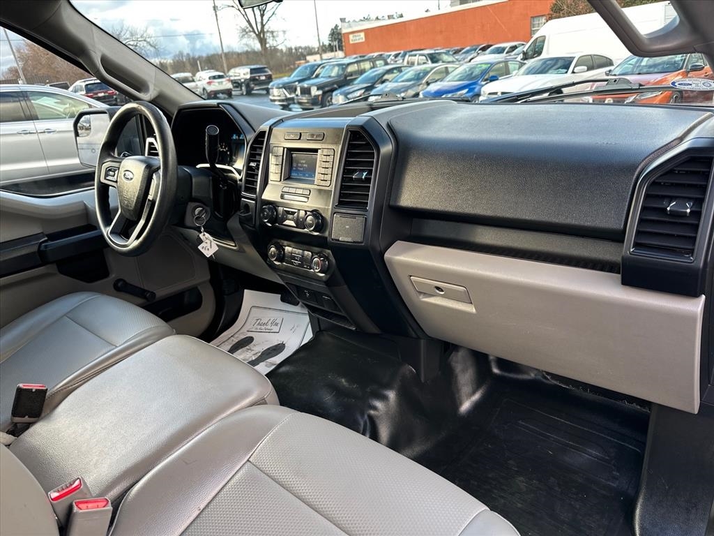 Ford F-150 2WD Reg Cab 141" XLT 2015