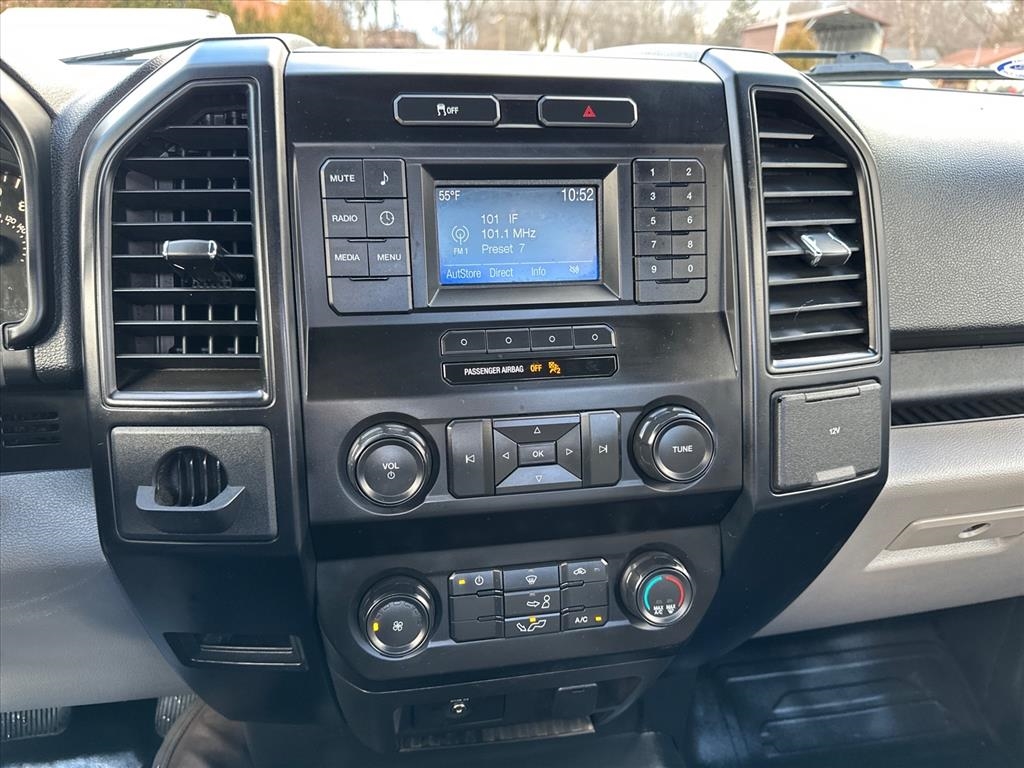 Ford F-150 2WD Reg Cab 141" XLT 2015