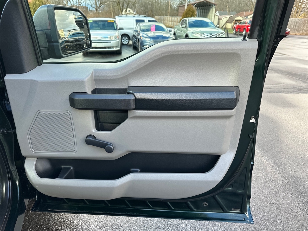 Ford F-150 2WD Reg Cab 141" XLT 2015