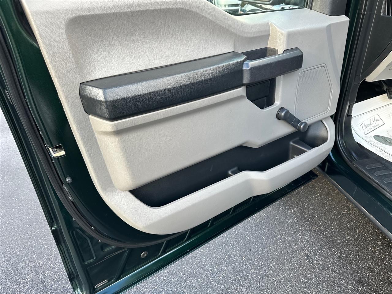 Ford F-150 2WD Reg Cab 141" XLT 2015