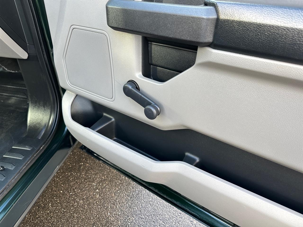 Ford F-150 2WD Reg Cab 141" XLT 2015