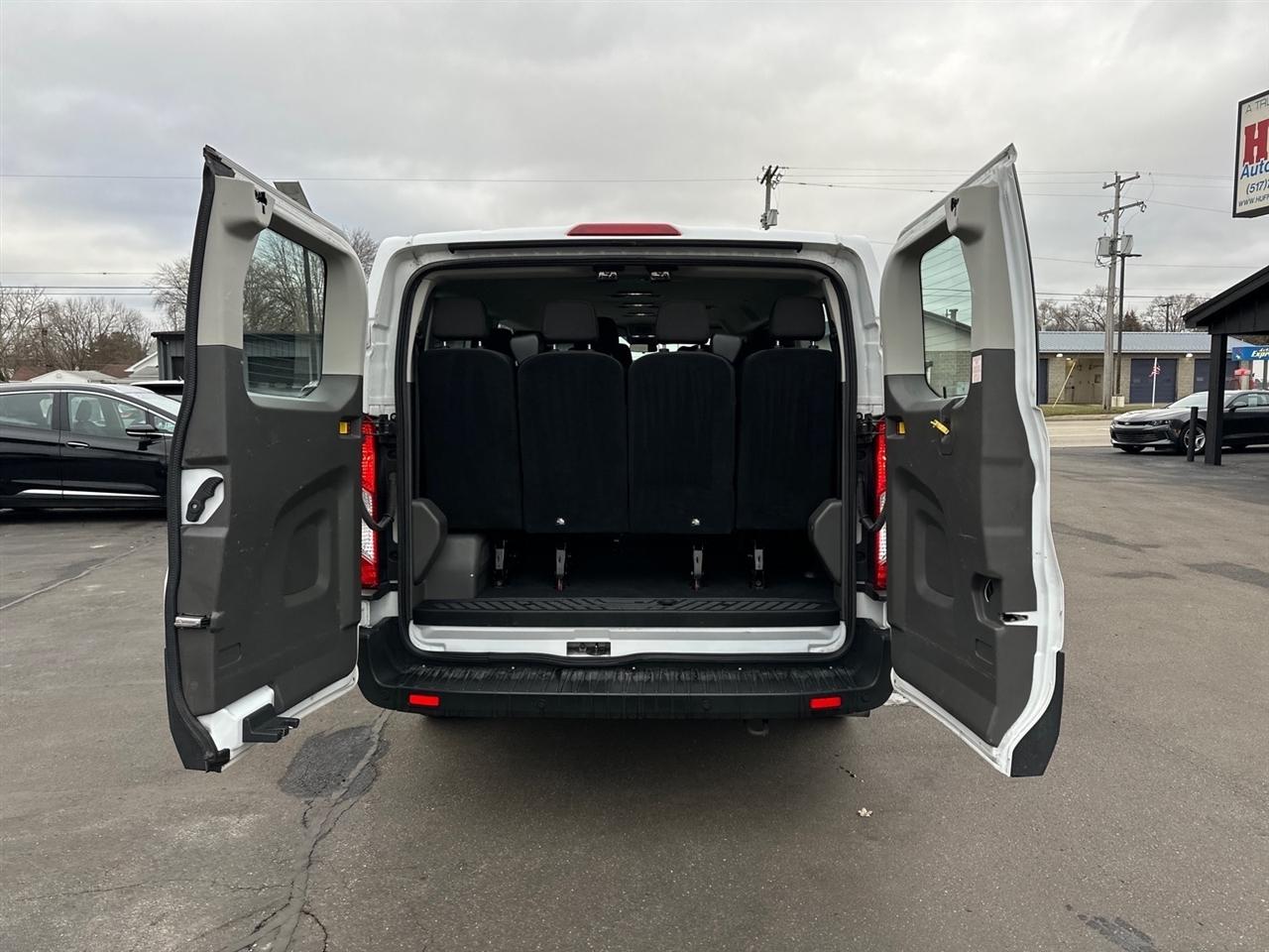 Ford Transit Passenger Wagon T-350 148" Low Roof XLT RWD 2023