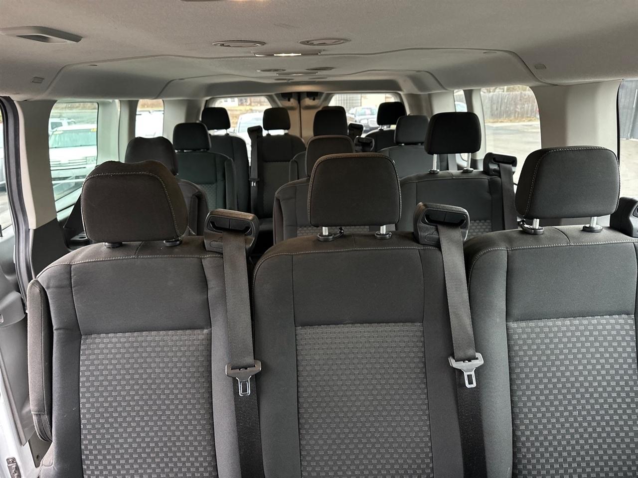 Ford Transit Passenger Wagon T-350 148" Low Roof XLT RWD 2023