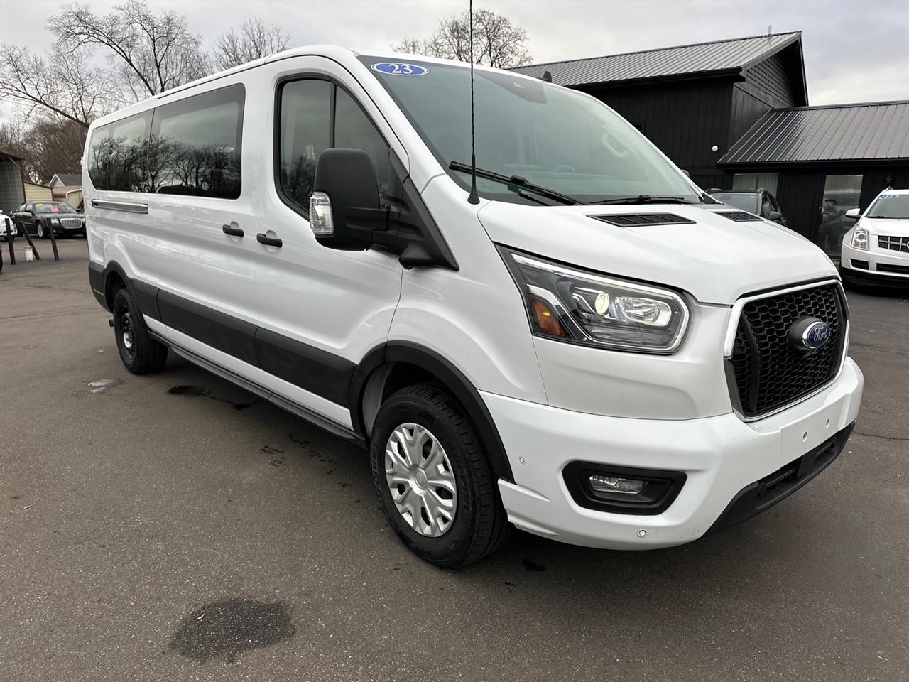 2023 Ford Transit Passenger Wagon T-350 148" Low Roof XL RWD