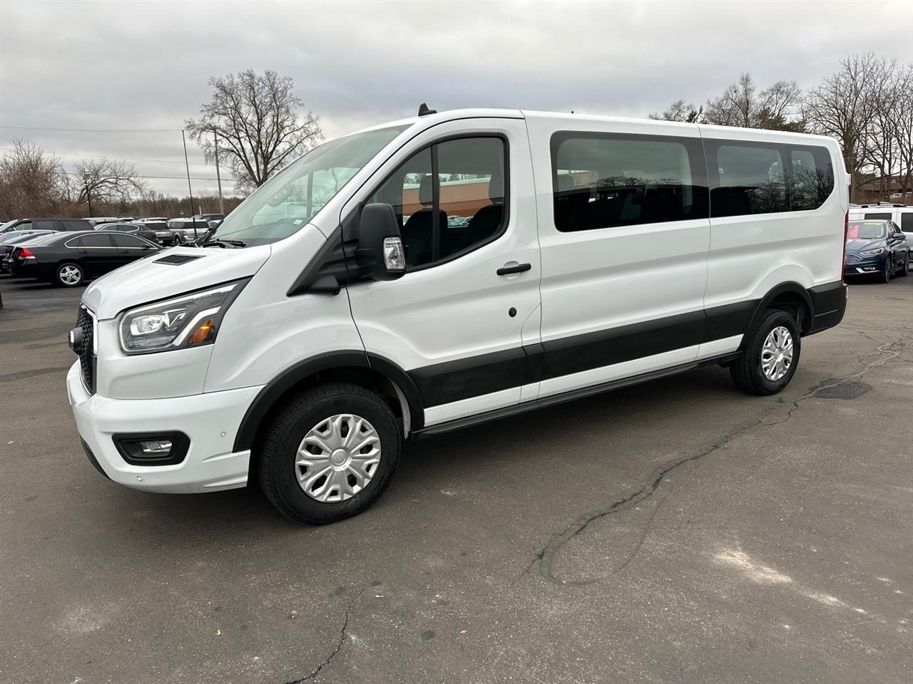 Ford Transit Passenger Wagon T-350 148" Low Roof XLT RWD 2023