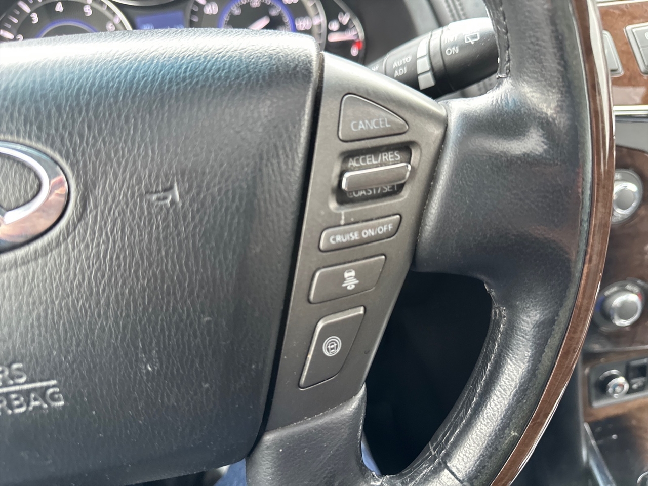 Infiniti QX80 4WD 4dr 2014