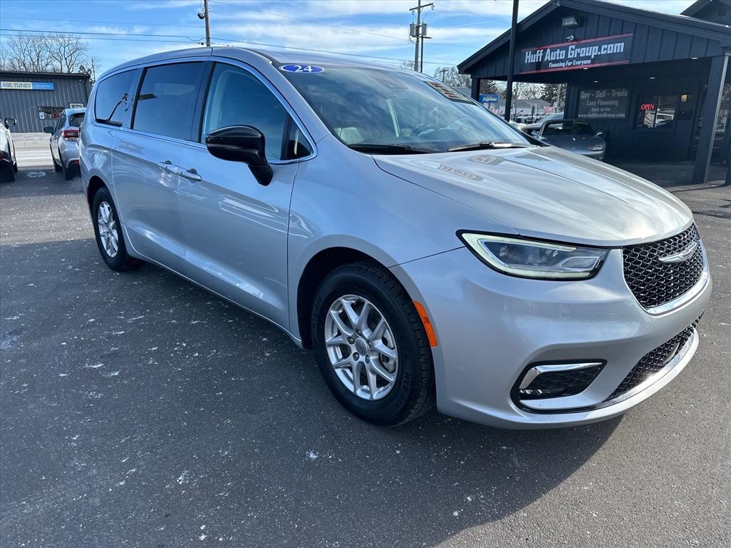 Chrysler Pacifica Touring L FWD 2024