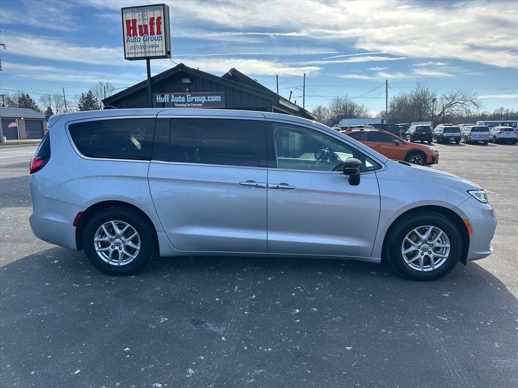 Chrysler Pacifica Touring L FWD 2024