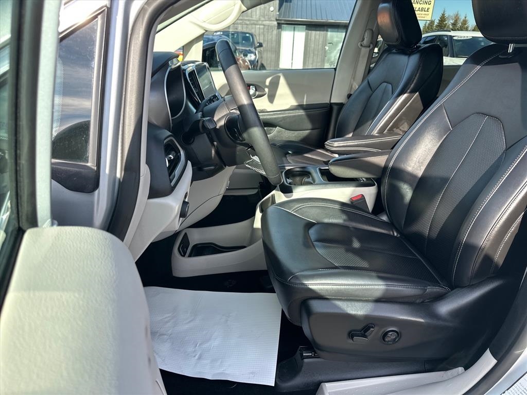 Chrysler Pacifica Touring L FWD 2024