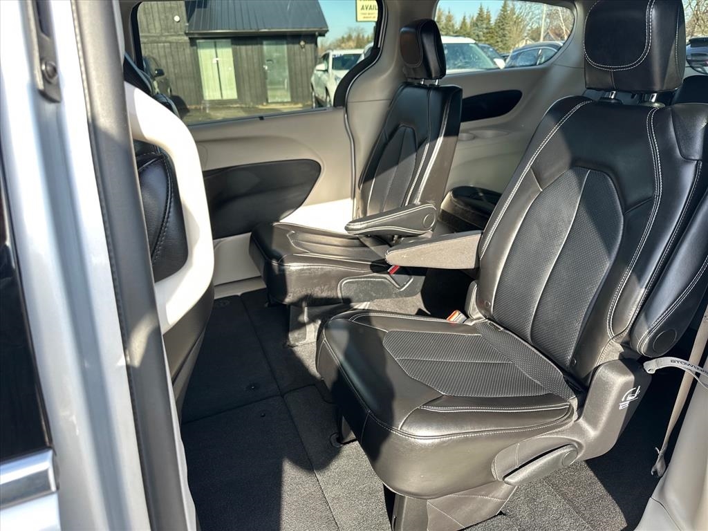 Chrysler Pacifica Touring L FWD 2024