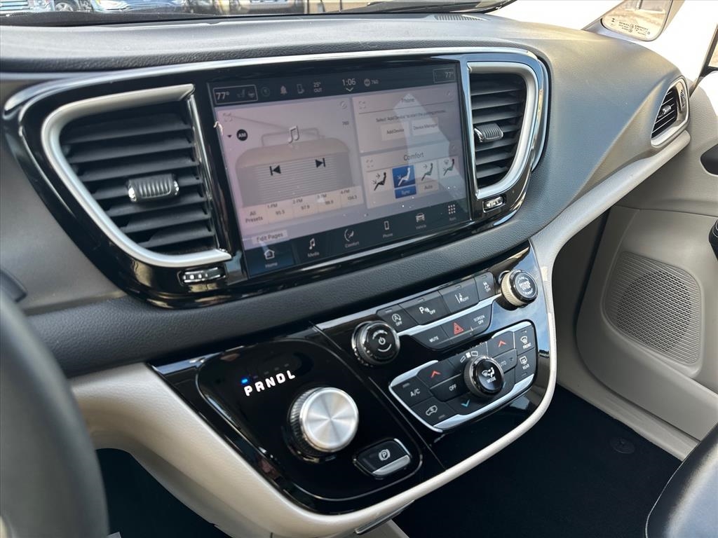 Chrysler Pacifica Touring L FWD 2024