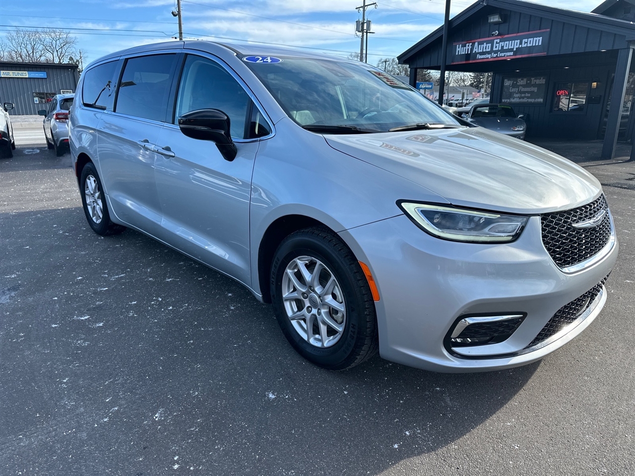 Chrysler Pacifica Touring L FWD 2024