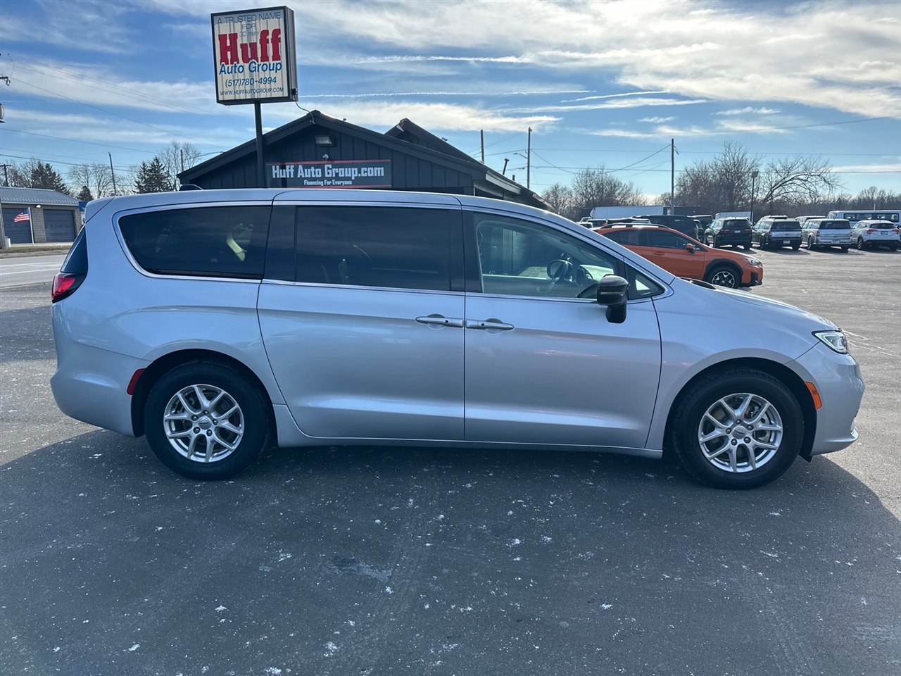 Chrysler Pacifica Touring L FWD 2024