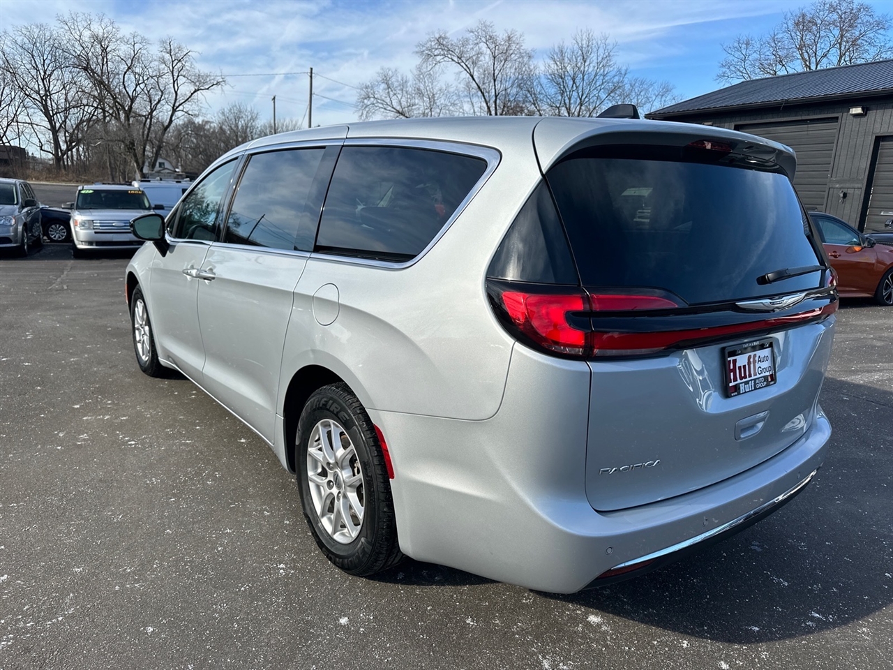 Chrysler Pacifica Touring L FWD 2024