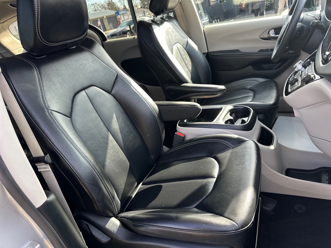 Chrysler Pacifica Touring L FWD 2024