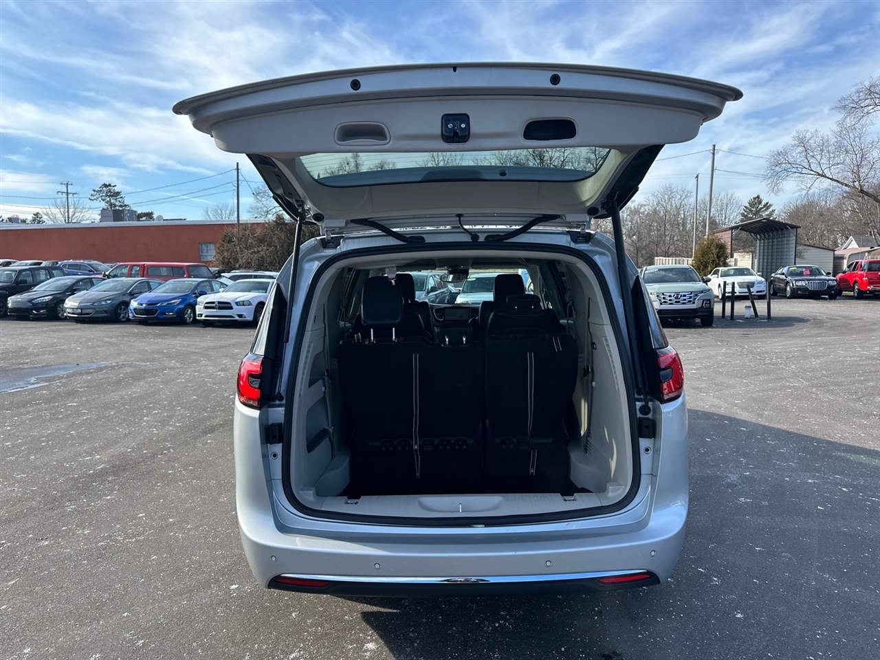 Chrysler Pacifica Touring L FWD 2024