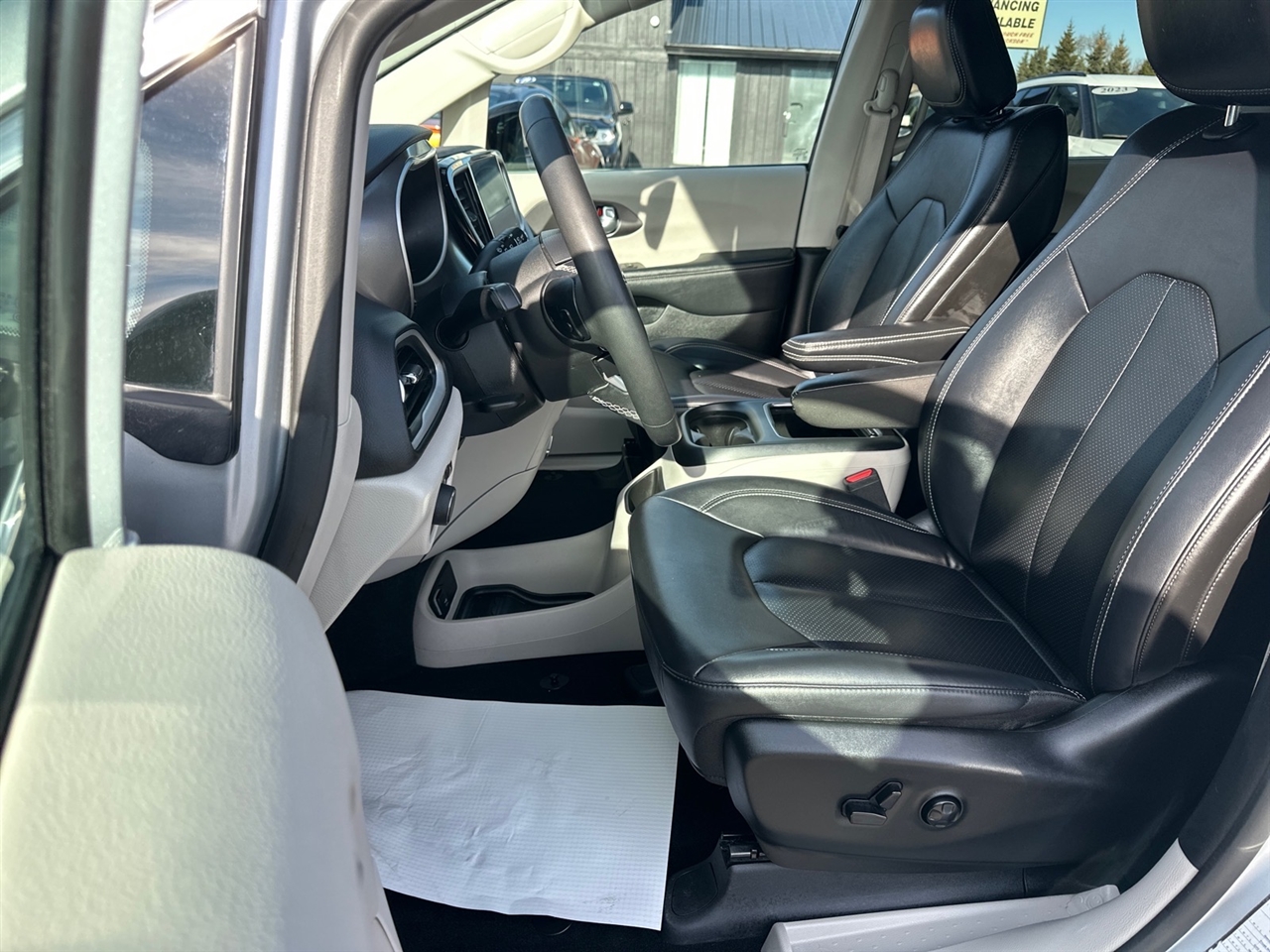 Chrysler Pacifica Touring L FWD 2024