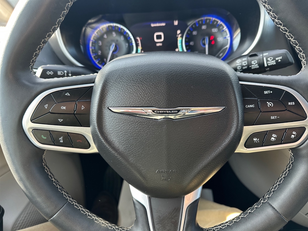 Chrysler Pacifica Touring L FWD 2024