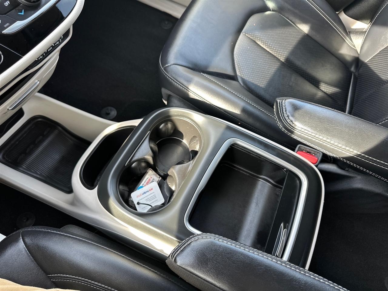 Chrysler Pacifica Touring L FWD 2024