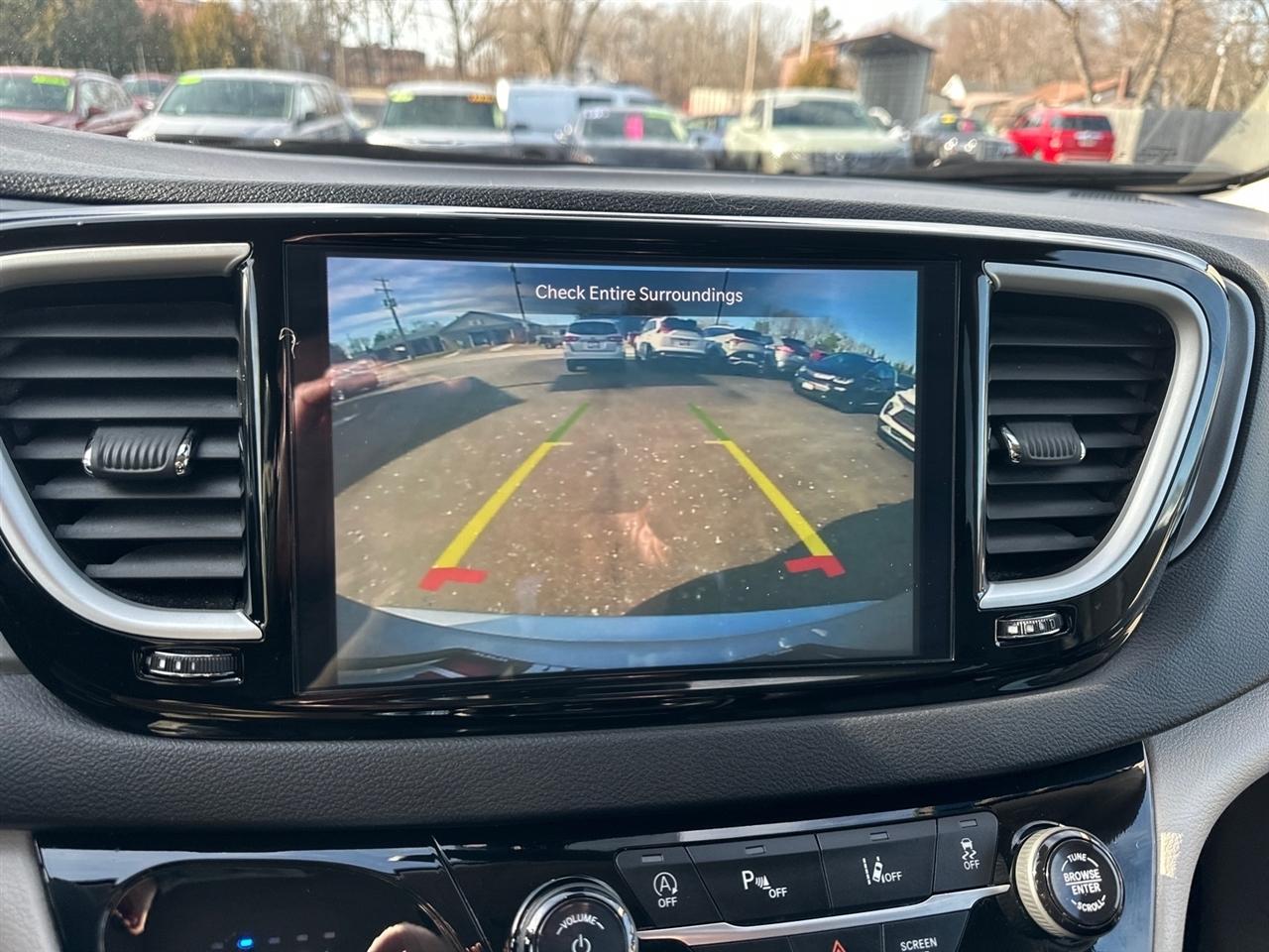 Chrysler Pacifica Touring L FWD 2024