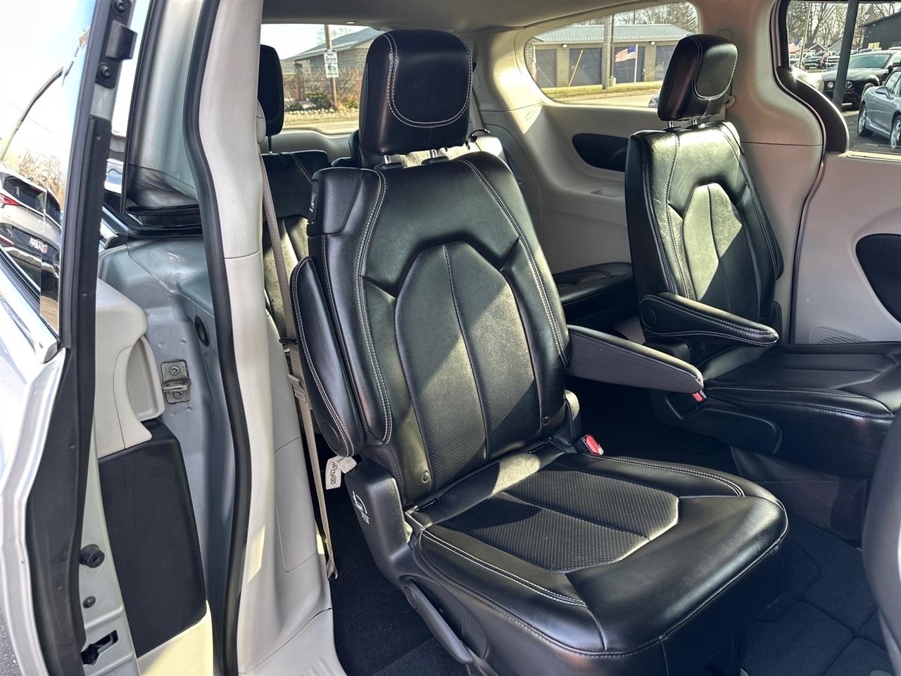 Chrysler Pacifica Touring L FWD 2024