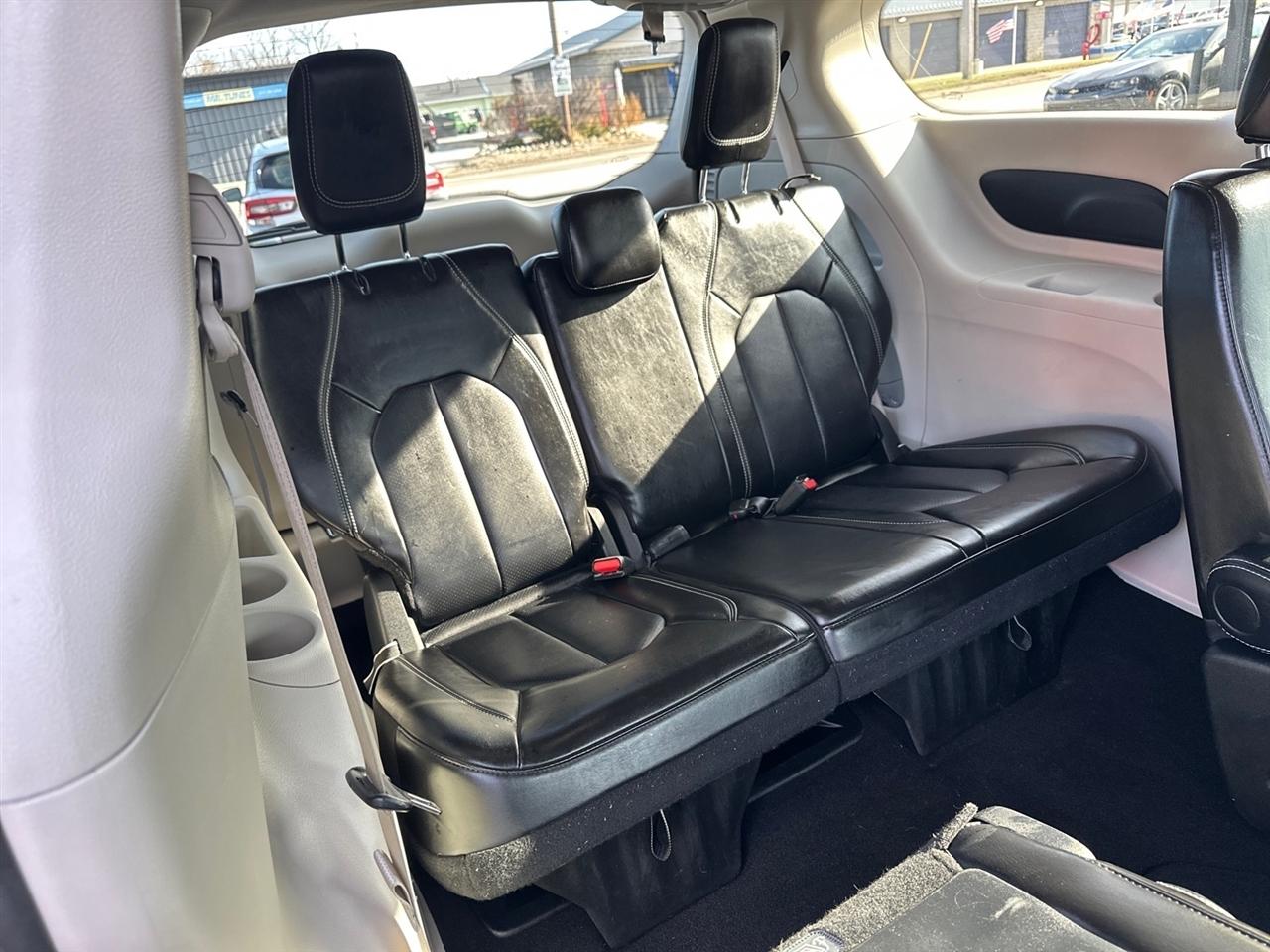 Chrysler Pacifica Touring L FWD 2024