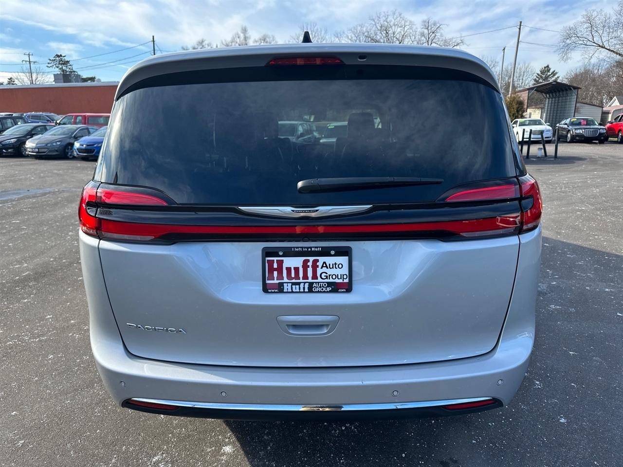 Chrysler Pacifica Touring L FWD 2024