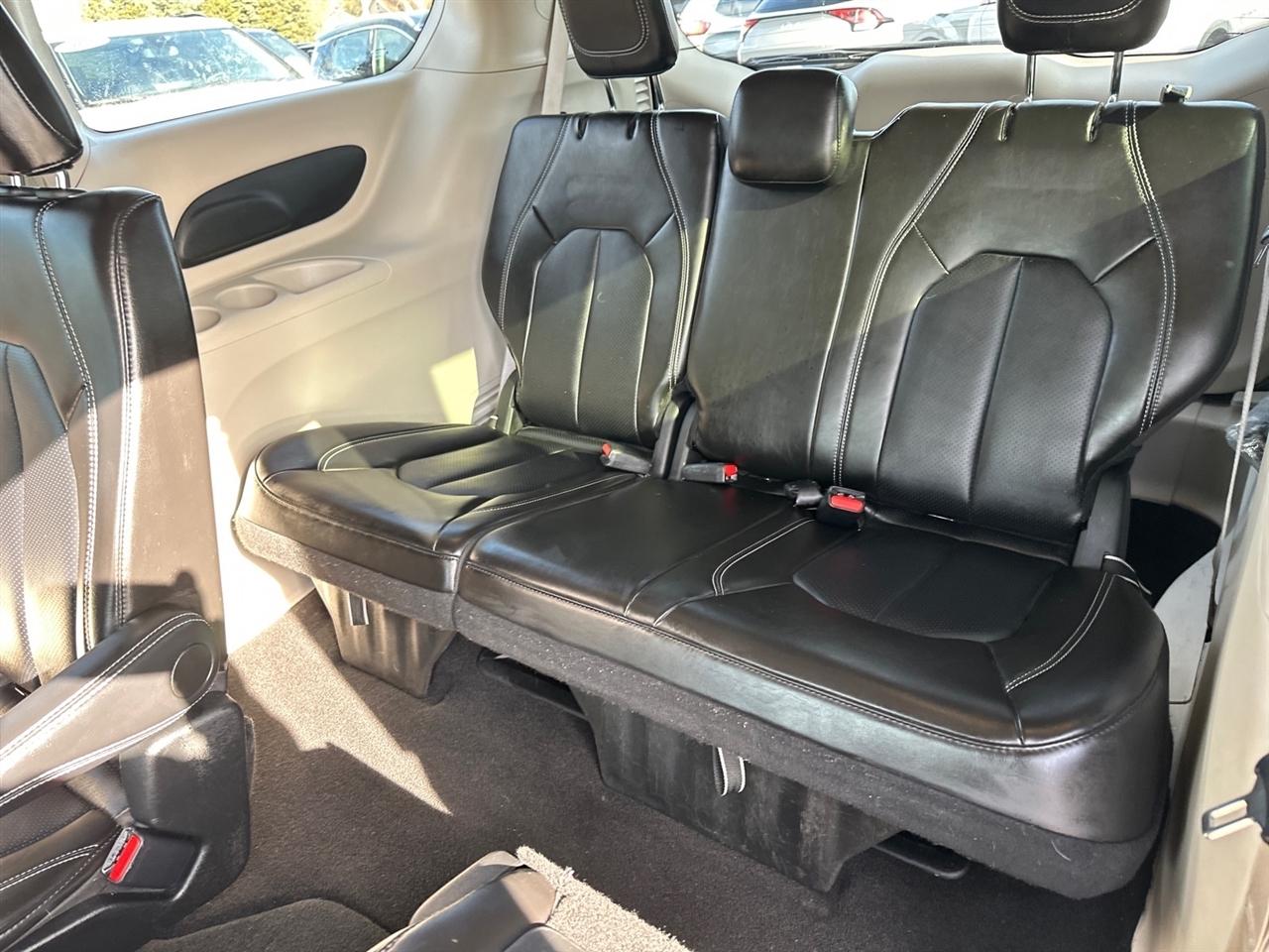 Chrysler Pacifica Touring L FWD 2024