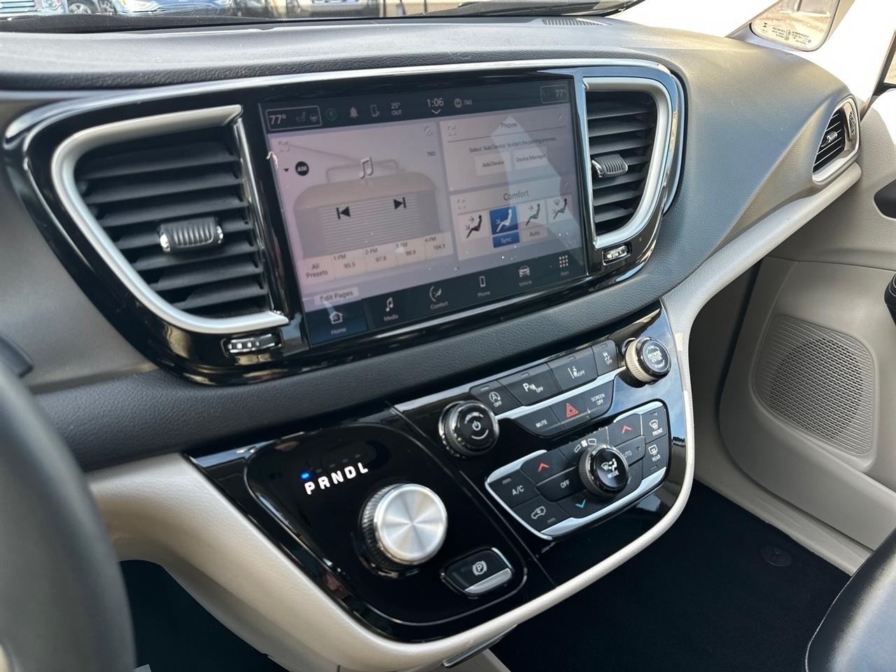 Chrysler Pacifica Touring L FWD 2024