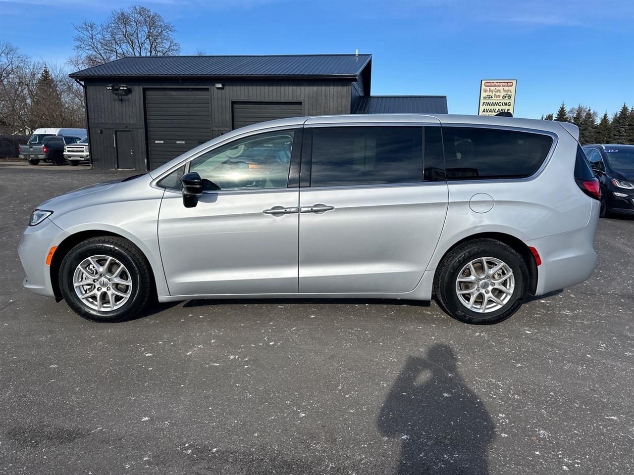 Chrysler Pacifica Touring L FWD 2024